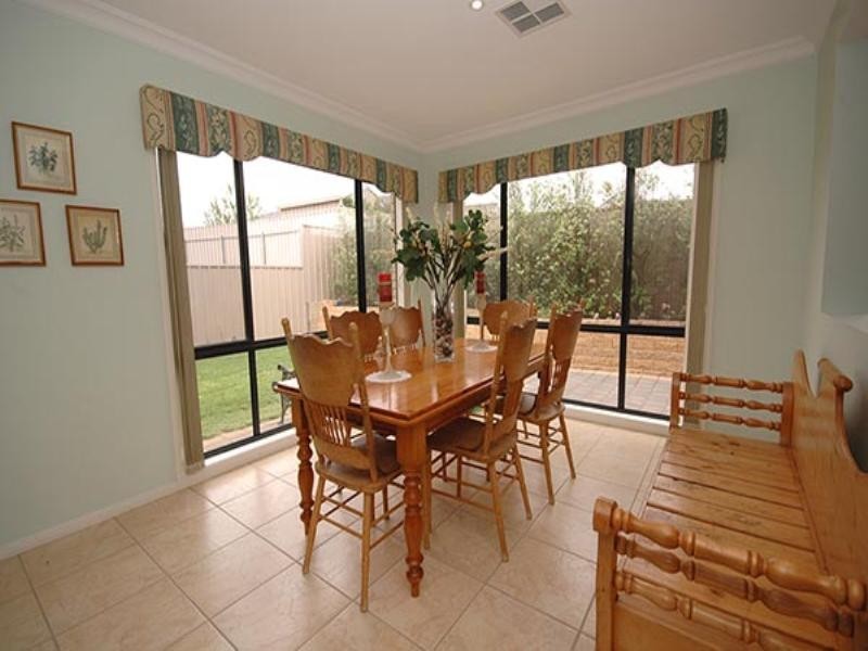 9 Landseer Crescent, Seaford Rise SA 5169