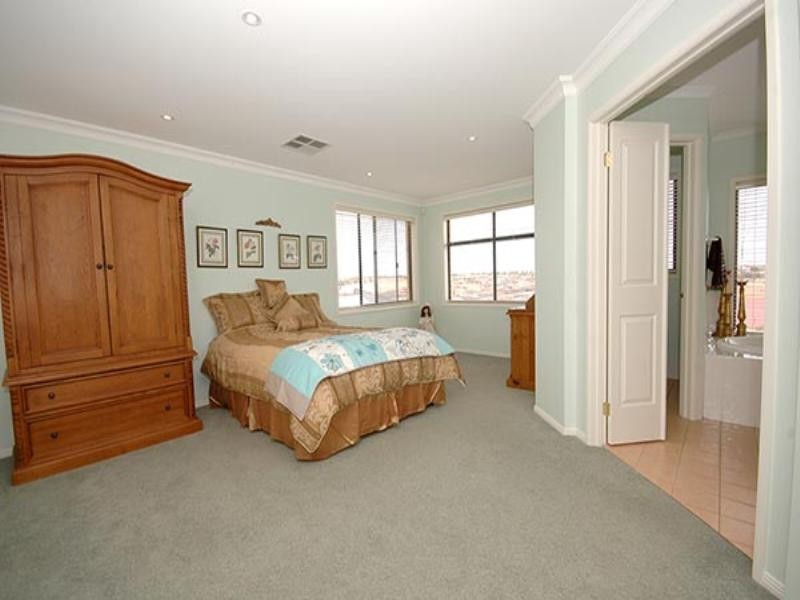 9 Landseer Crescent, Seaford Rise SA 5169