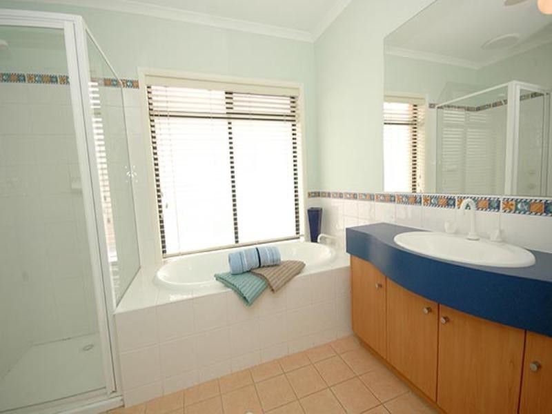 9 Landseer Crescent, Seaford Rise SA 5169