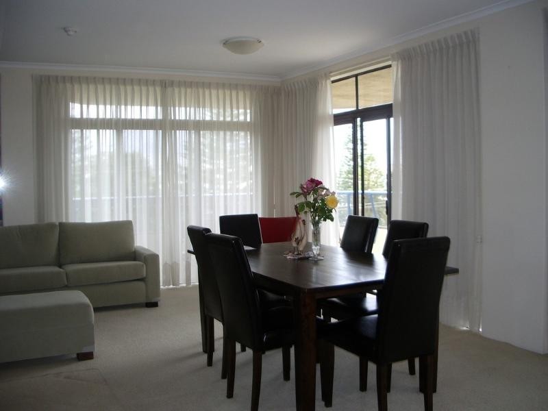 2/4 Adelphi Terrace, Glenelg North SA 5045