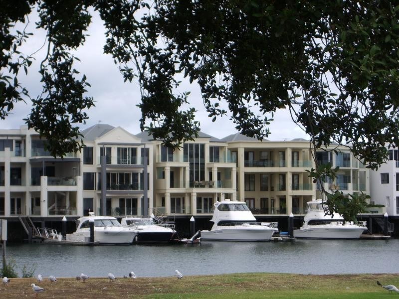 2/4 Adelphi Terrace, Glenelg North SA 5045