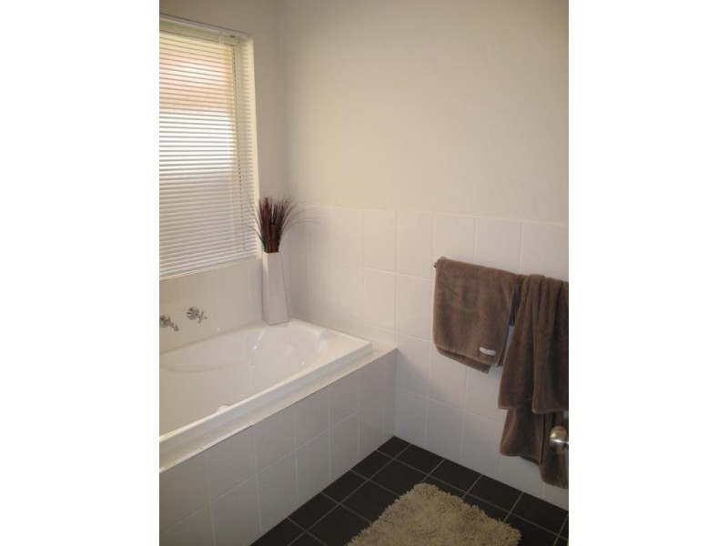 18 Irwin Street, Mansfield Park SA 5012