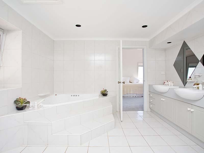 7 Grand Central Avenue, Hallett Cove SA 5158