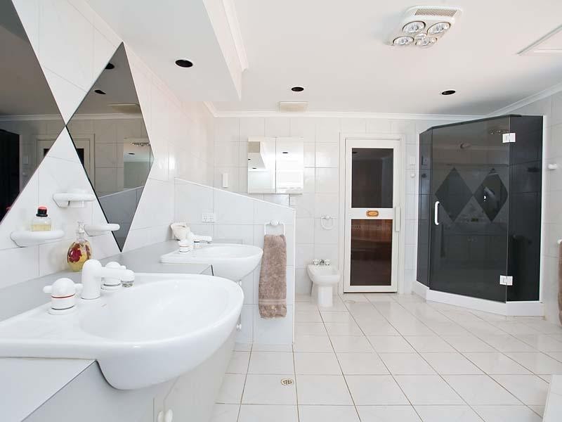 7 Grand Central Avenue, Hallett Cove SA 5158