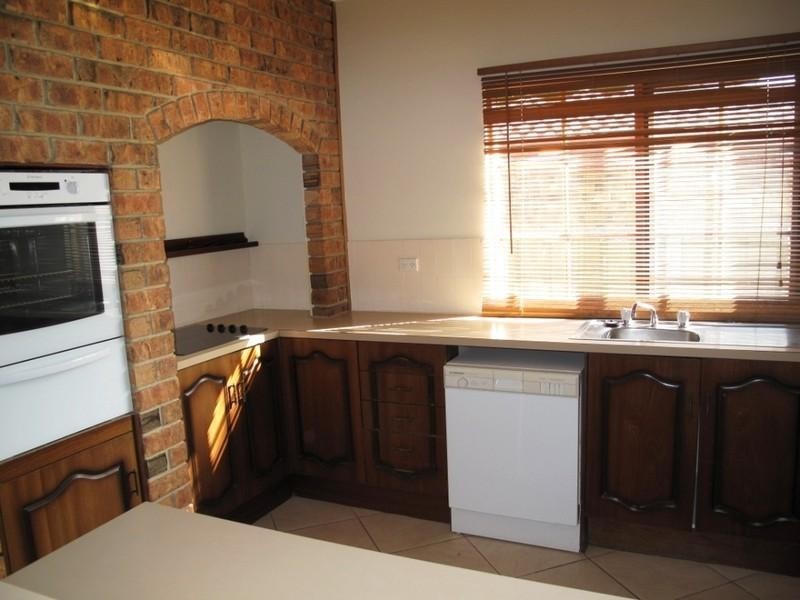 39 Rogana Crescent, Hallett Cove SA 5158
