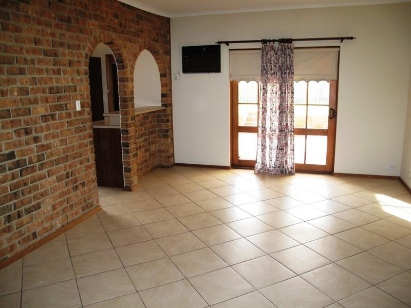 39 Rogana Crescent, Hallett Cove SA 5158