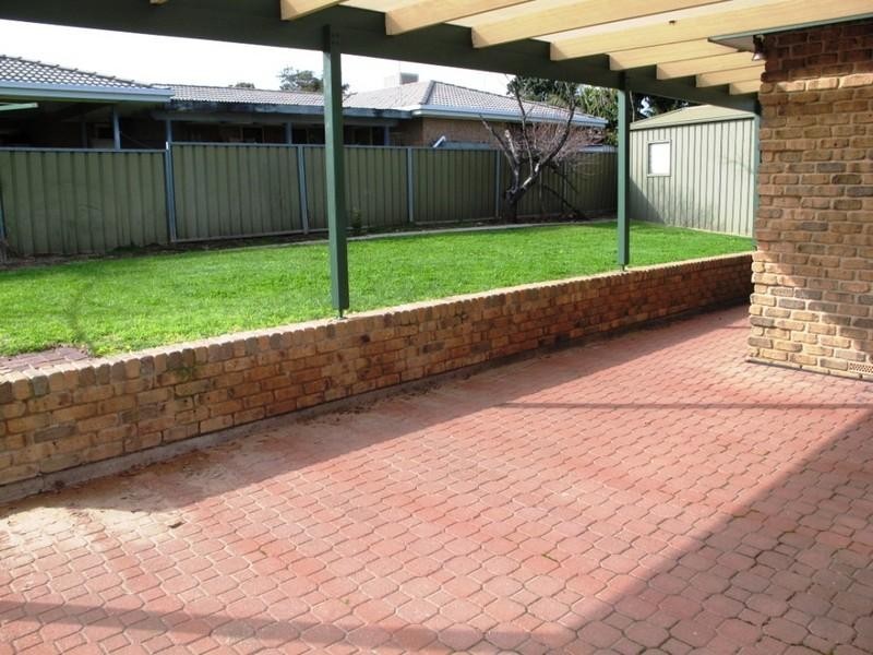 39 Rogana Crescent, Hallett Cove SA 5158
