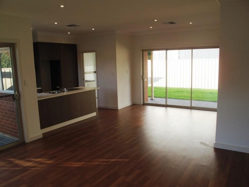 8 and 8a Crystal Avenue, St Marys SA 5042