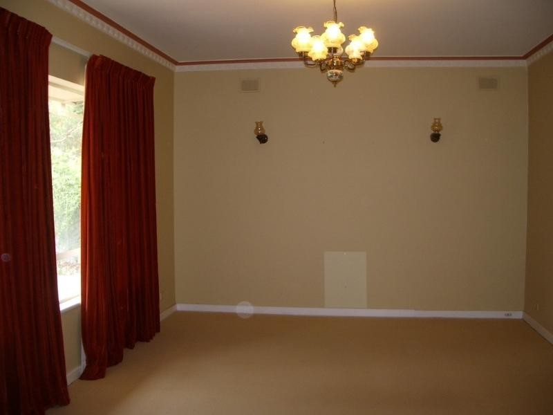 8 Dunkirk Avenue, Clapham SA 5062