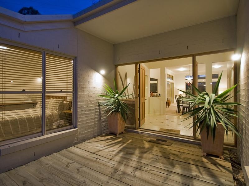 17 Rivervista Street, Riverhills QLD 4074