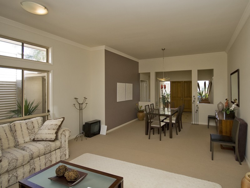 17 Rivervista Street, Riverhills QLD 4074