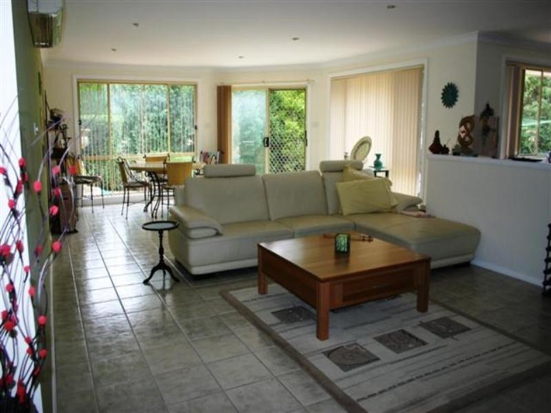 68 Brampton Drive, Beaumont Hills NSW 2155