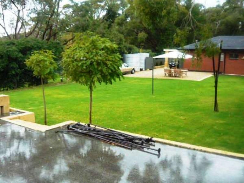 10 Emmett Road, Crafers West SA 5152