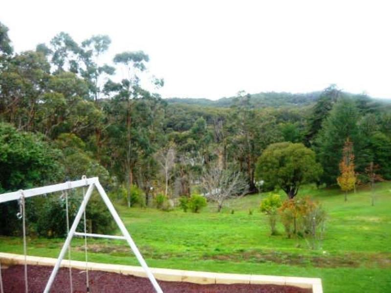 10 Emmett Road, Crafers West SA 5152
