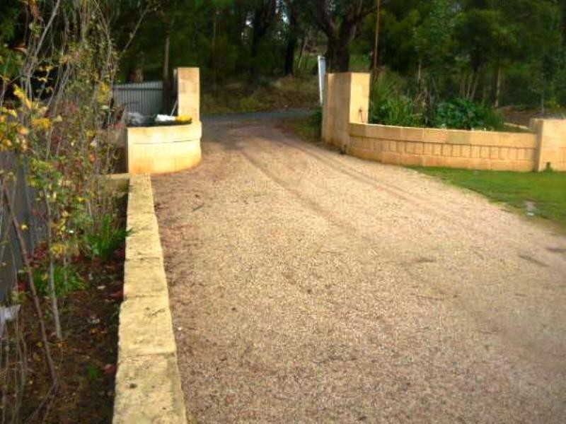 10 Emmett Road, Crafers West SA 5152