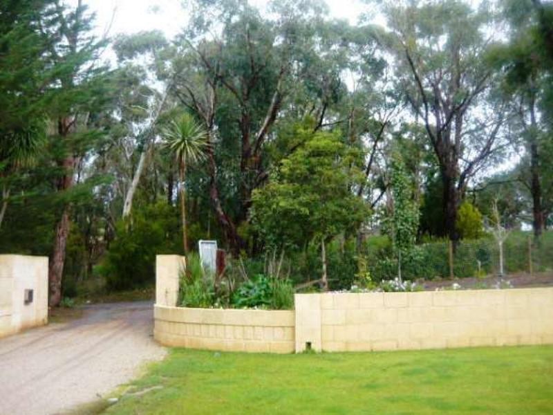 10 Emmett Road, Crafers West SA 5152