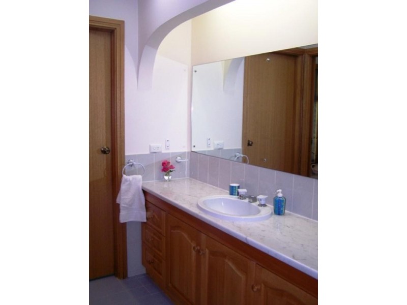 8 Valleyside Drive, Crafers SA 5152