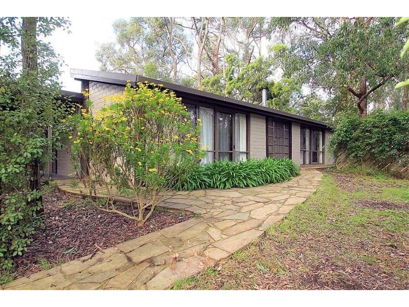 4 McNamara Road, Avonsleigh VIC 3782