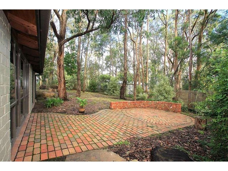 4 McNamara Road, Avonsleigh VIC 3782