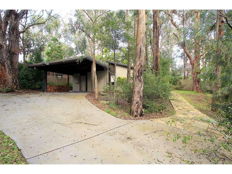 4 McNamara Road, Avonsleigh VIC 3782