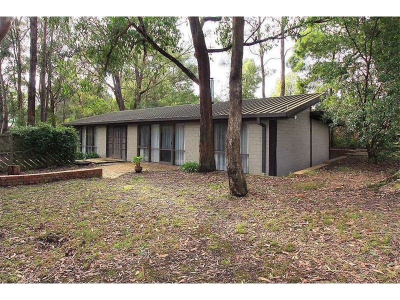 4 McNamara Road, Avonsleigh VIC 3782