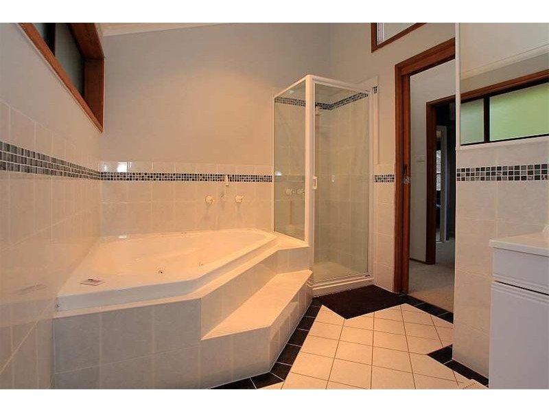 10 Irene Avenue, Upper Ferntree Gully VIC 3156