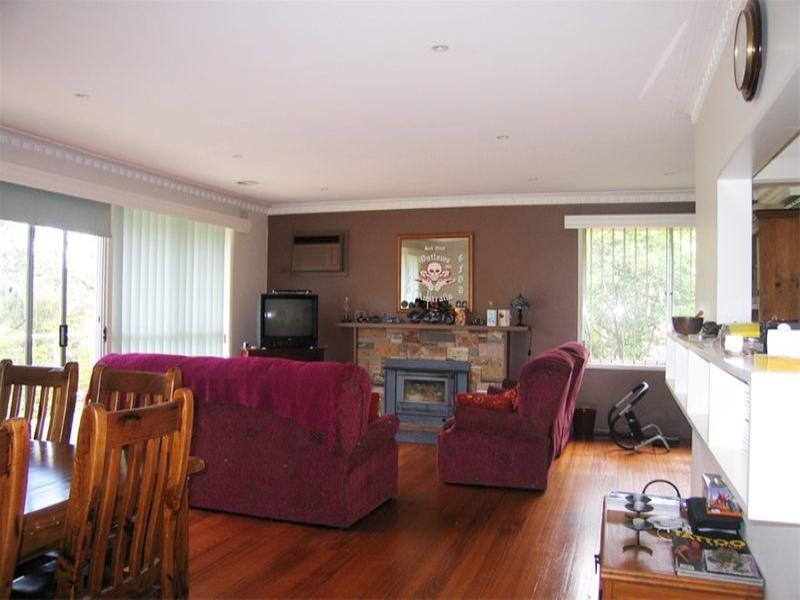 12 Runnymede Road, Belgrave VIC 3160