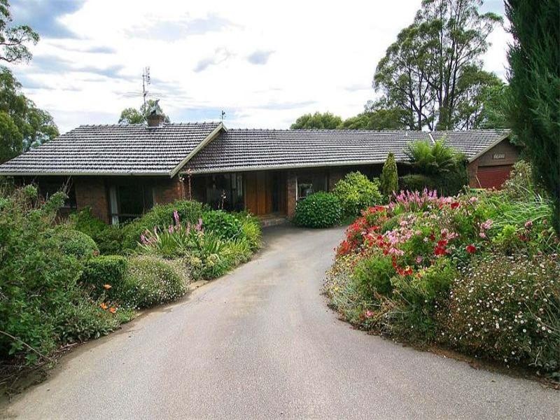 8 Eileen Avenue, Kalorama VIC 3766