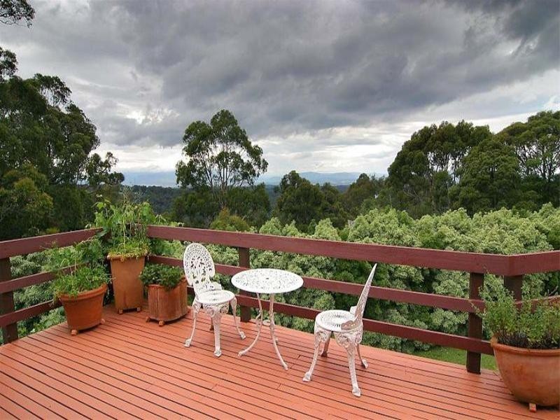 8 Eileen Avenue, Kalorama VIC 3766