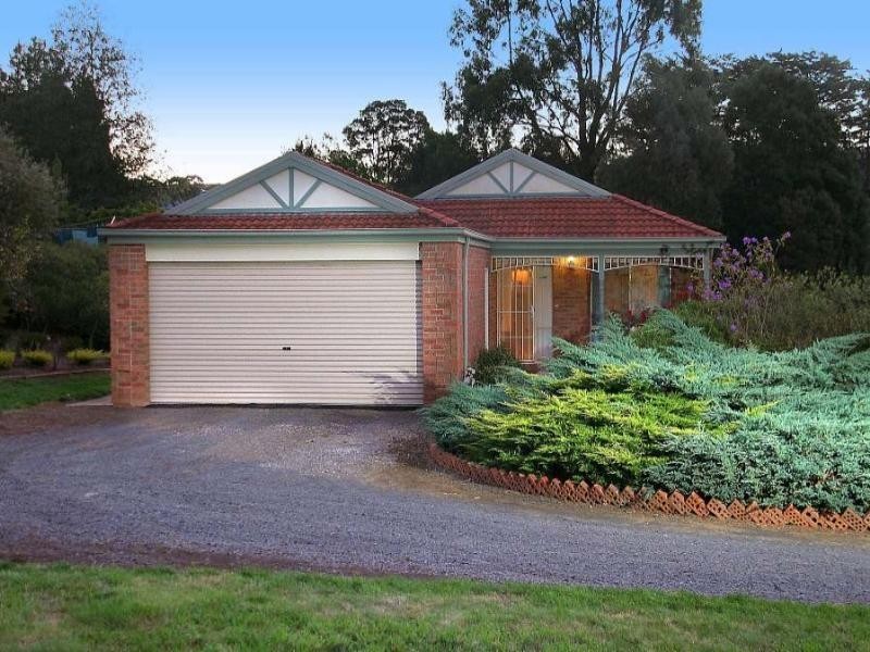 1 Meadow View Lane, Emerald VIC 3782