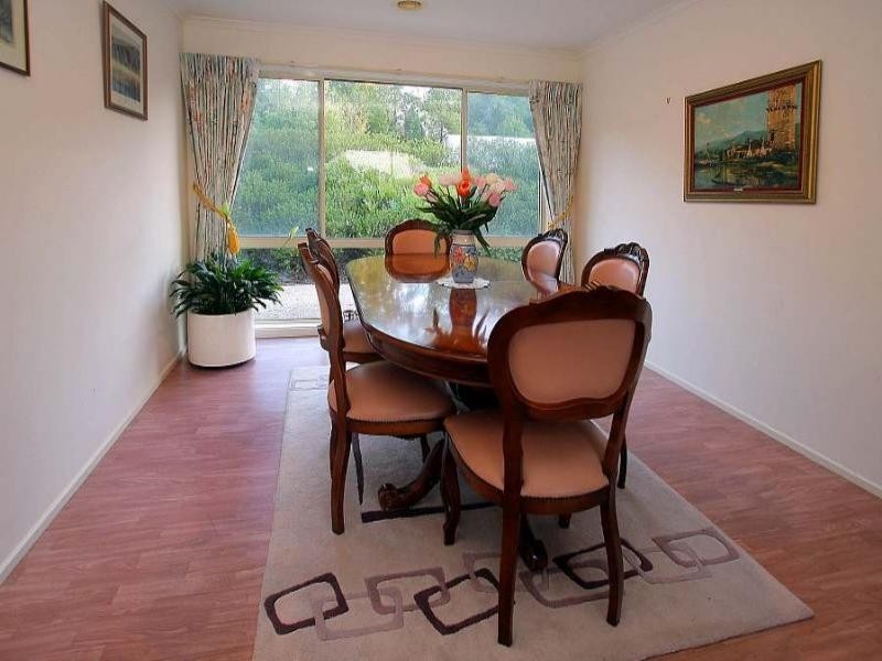 1 Meadow View Lane, Emerald VIC 3782
