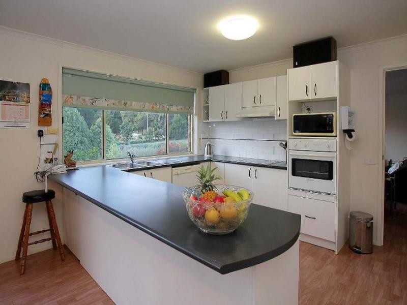 1 Meadow View Lane, Emerald VIC 3782