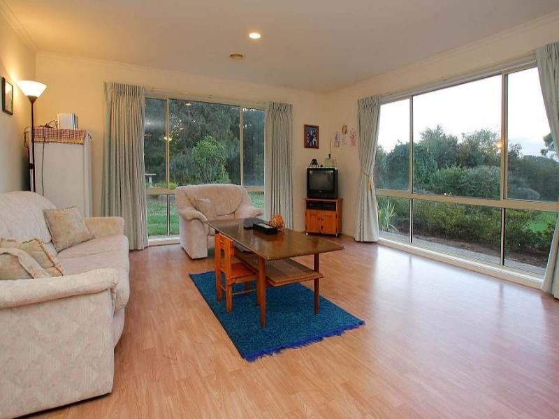 1 Meadow View Lane, Emerald VIC 3782
