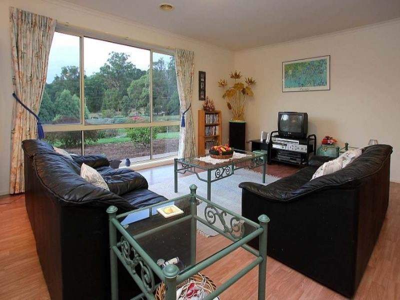 1 Meadow View Lane, Emerald VIC 3782