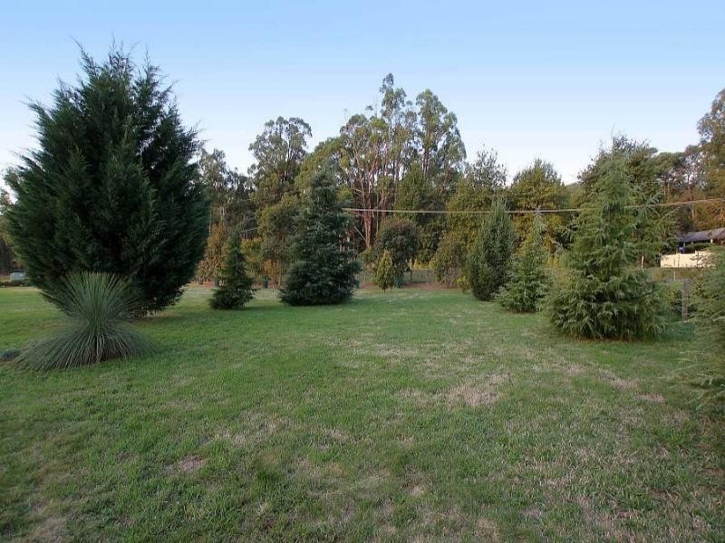 1 Meadow View Lane, Emerald VIC 3782