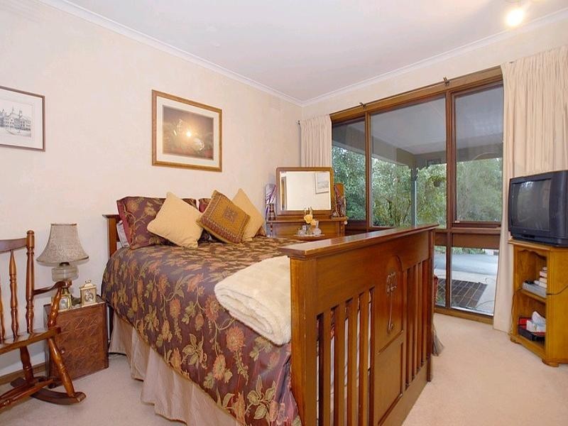 7 St Leonards Road, Selby VIC 3159