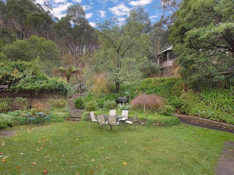 7 St Leonards Road, Selby VIC 3159