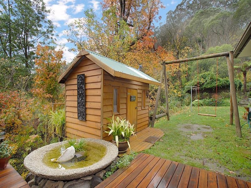 7 St Leonards Road, Selby VIC 3159