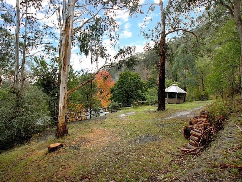 7 St Leonards Road, Selby VIC 3159