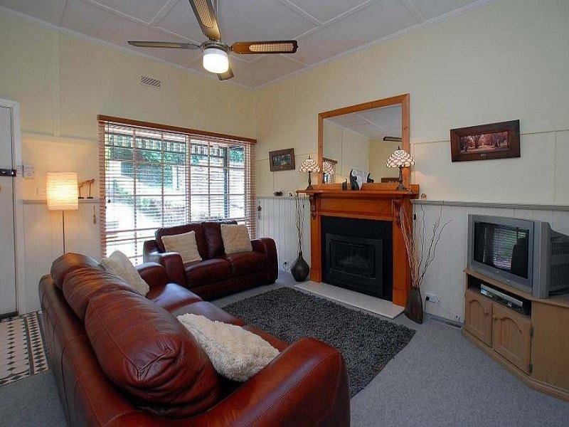 28 Hazel Grove, Tecoma VIC 3160