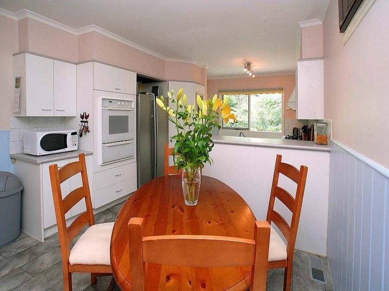 28 Hazel Grove, Tecoma VIC 3160