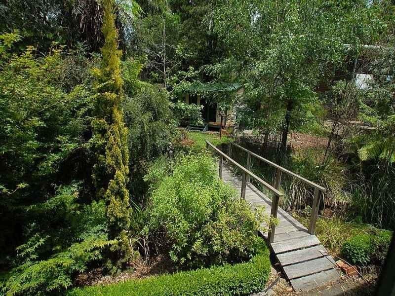 28 Hazel Grove, Tecoma VIC 3160