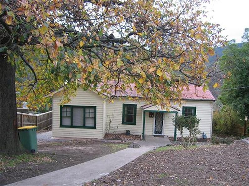 11 Ferny Creek Avenue, Upper Ferntree Gully VIC 3156