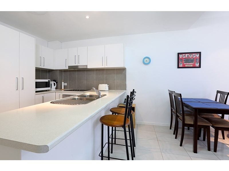 2/131-133 Duporth Avenue, Maroochydore QLD 4558