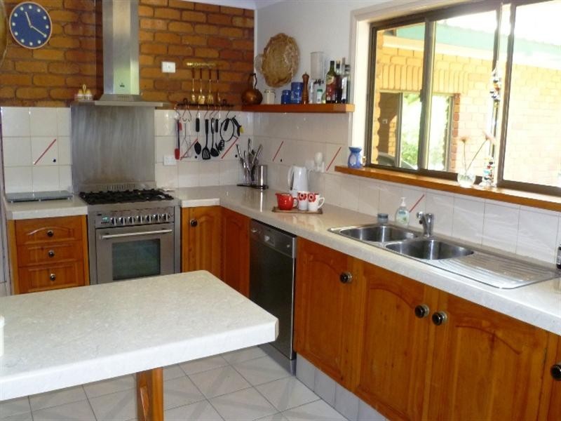 16 Nicolle Court, Mooloolah Valley QLD 4553