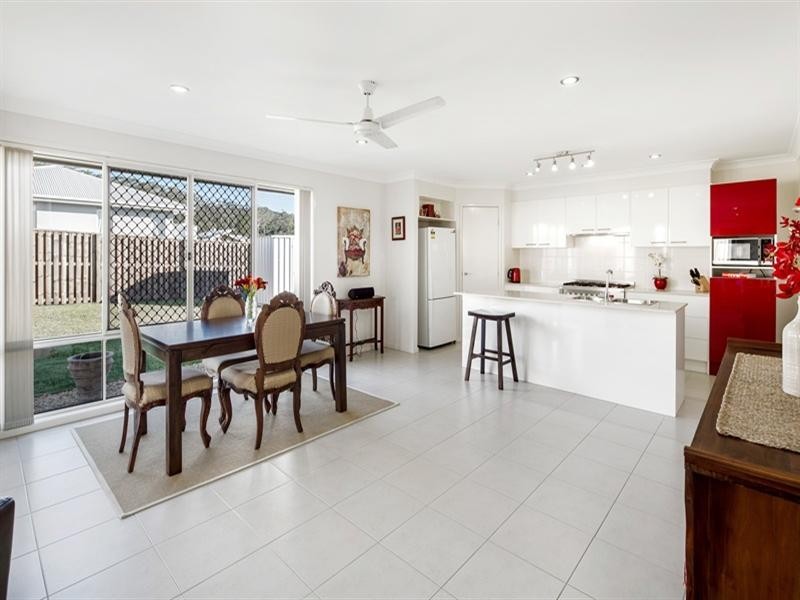 21 Forest Pines Boulevard, Forest Glen QLD 4556