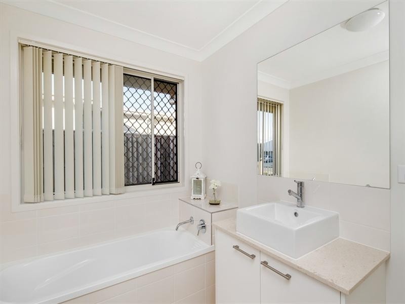 21 Forest Pines Boulevard, Forest Glen QLD 4556