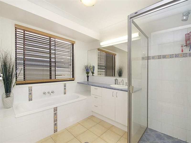 12 Hastings Place, Buderim QLD 4556