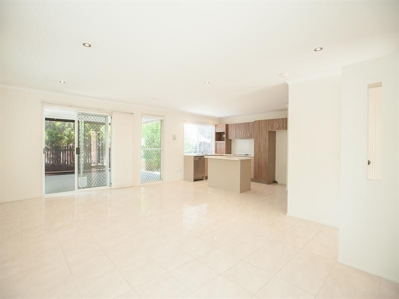 2/231 Broadwater Avenue West, Maroochydore QLD 4558