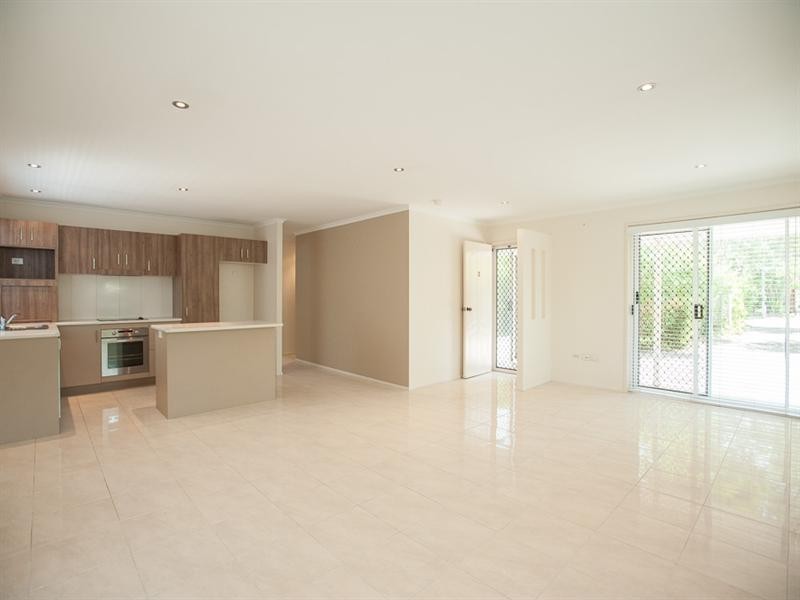 2/231 Broadwater Avenue West, Maroochydore QLD 4558